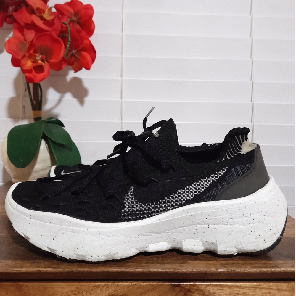 SOLD๐ ๐ ๐ ๐ ๐ ๐ Women's Nike Space Hippie Carbon Black Preowned sz 9.5 EU41 - Picture 1 of 11